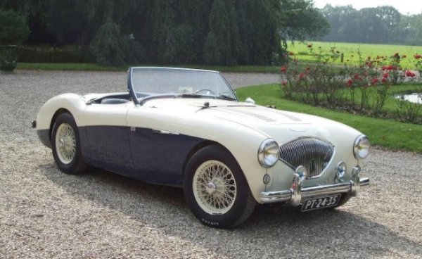 Все още един от най-красивите двуместни спортни автомобили за всички времена. Най-чистият вид има в своята ранна форма със сгъваемо предно стъкло, което го превръща в скоростен автомобил. Грубата механика е част от чара, съгласни?
